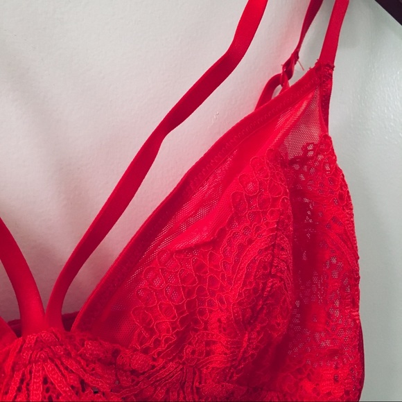 ⭐️NWOT⭐️Victoria’s Secret Red Lace Bralette - Picture 3 of 6